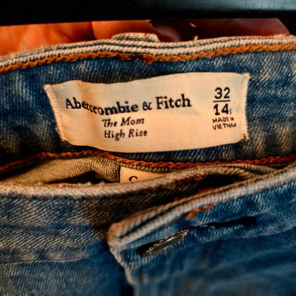 Abercrombie & Fitch The Mom High rise jeans size 14 short - Picture 3 of 4